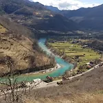 Dzajicaa Buk - Noahs Ark Hostel *