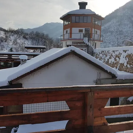 Dzajicaa Buk - Noahs Ark ホステル