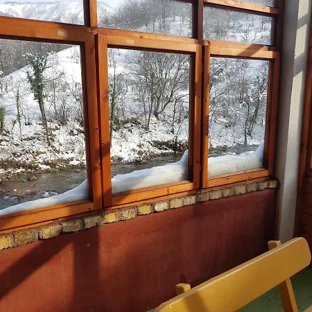 Dzajicaa Buk - Noahs Ark Hostel *