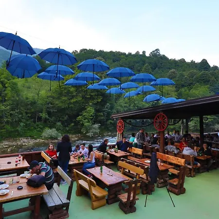 Dzajicaa Buk - Noahs Ark Hostel Konjic