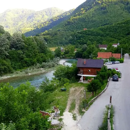 ホステル Dzajicaa Buk - Noahs Ark コニツ