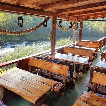 Hostel Dzajicaa Buk - Noahs Ark