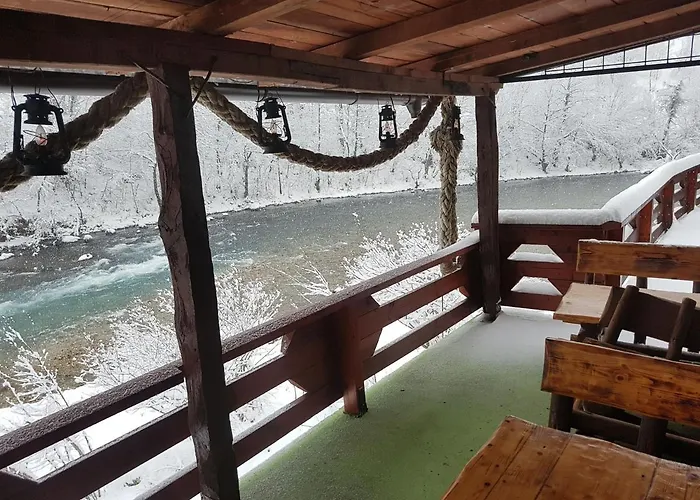 Dzajicaa Buk - Noahs Ark Hostel *