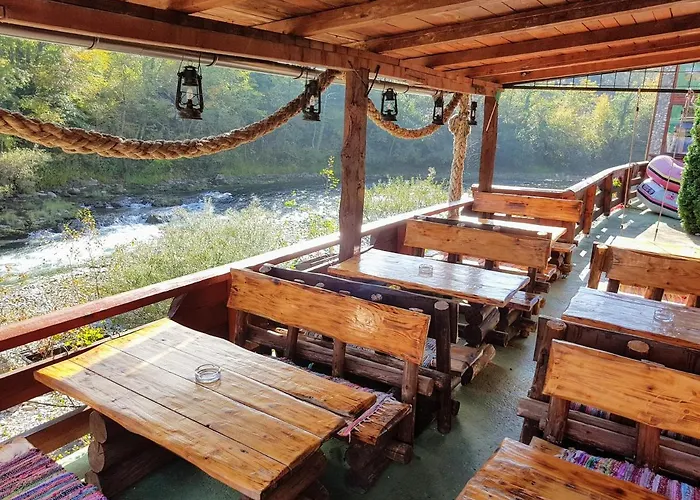 Hostel Dzajicaa Buk - Noahs Ark